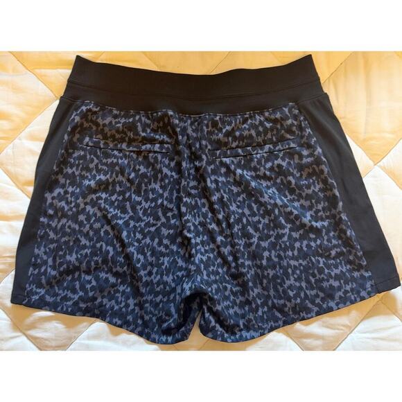 ATHLETA Brooklyn Printed Active Workout Training 4.5" Shorts Size 6 - Picture 3 of 6
